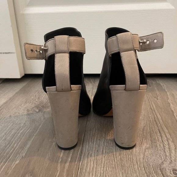 Vince Addison Peep-Toe Leather Bootie 39 - Picture 3 of 5